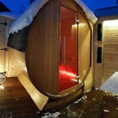 Apartment Plaza ----Wallbox 11Kw 16A ----- Private Spa- Jacuzzi, Infrared Sauna, Luxury Massage Chair, Parking, Entry With Pin 0 - 24H, Free Cancellation 24 Hours Before Check In Slavonski Brod Exterior foto