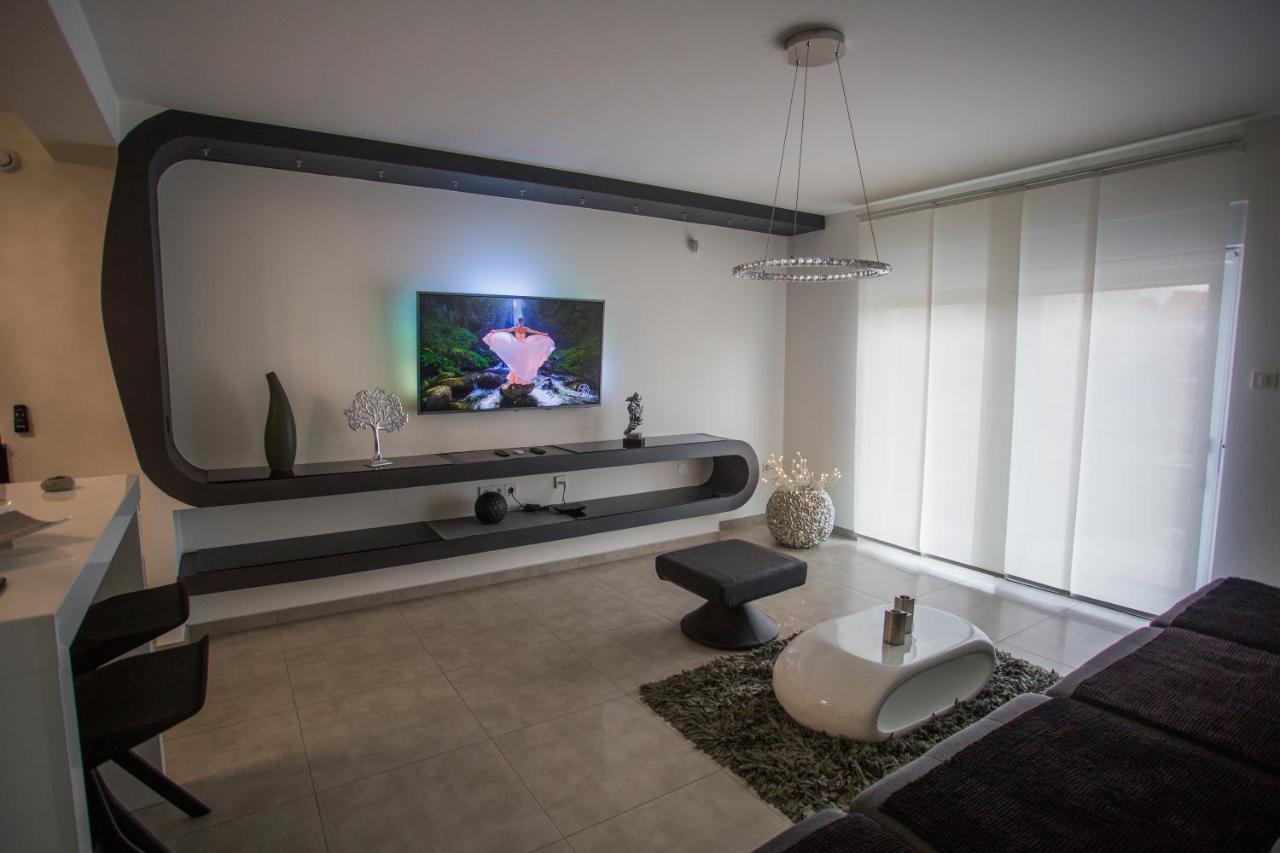 Apartment Plaza ----Wallbox 11Kw 16A ----- Private Spa- Jacuzzi, Infrared Sauna, Luxury Massage Chair, Parking, Entry With Pin 0 - 24H, Free Cancellation 24 Hours Before Check In Slavonski Brod Exterior foto