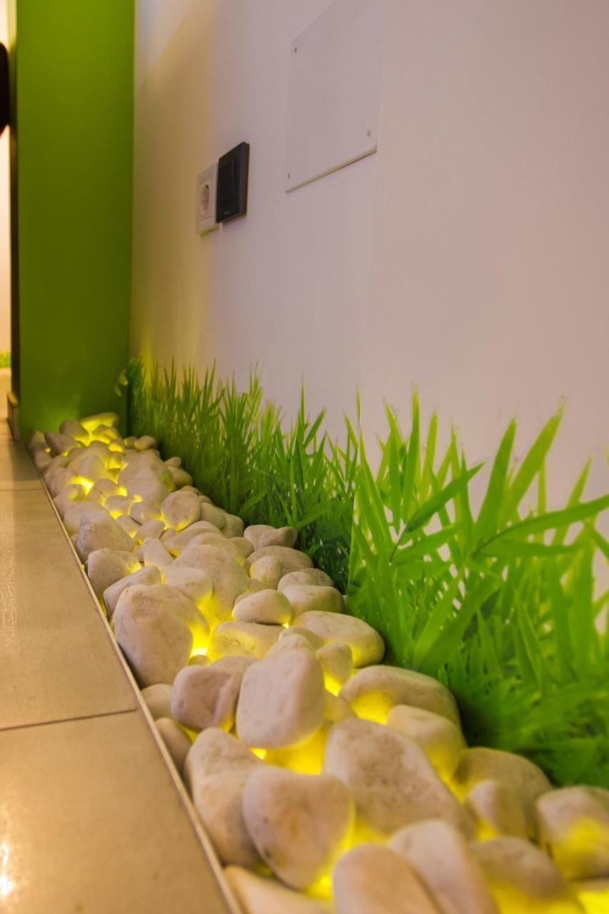 Apartment Plaza ----Wallbox 11Kw 16A ----- Private Spa- Jacuzzi, Infrared Sauna, Luxury Massage Chair, Parking, Entry With Pin 0 - 24H, Free Cancellation 24 Hours Before Check In Slavonski Brod Exterior foto