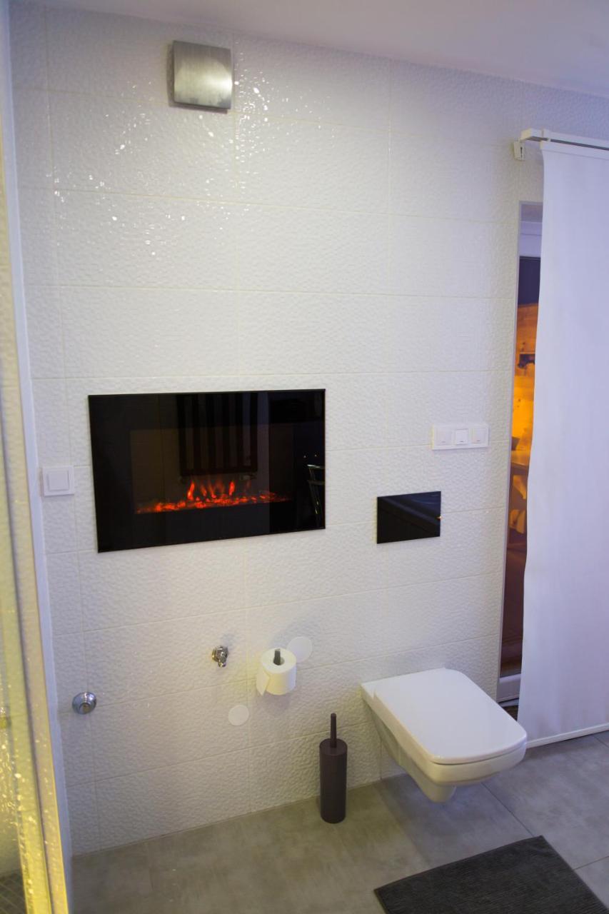 Apartment Plaza ----Wallbox 11Kw 16A ----- Private Spa- Jacuzzi, Infrared Sauna, Luxury Massage Chair, Parking, Entry With Pin 0 - 24H, Free Cancellation 24 Hours Before Check In Slavonski Brod Exterior foto