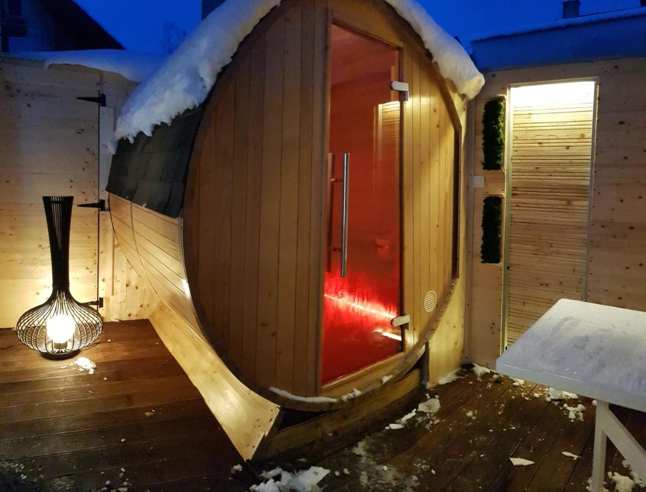 Apartment Plaza ----Wallbox 11Kw 16A ----- Private Spa- Jacuzzi, Infrared Sauna, Luxury Massage Chair, Parking, Entry With Pin 0 - 24H, Free Cancellation 24 Hours Before Check In Slavonski Brod Exterior foto