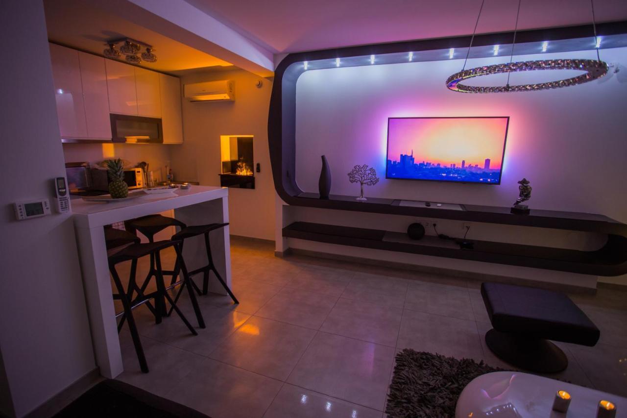 Apartment Plaza ----Wallbox 11Kw 16A ----- Private Spa- Jacuzzi, Infrared Sauna, Luxury Massage Chair, Parking, Entry With Pin 0 - 24H, Free Cancellation 24 Hours Before Check In Slavonski Brod Exterior foto