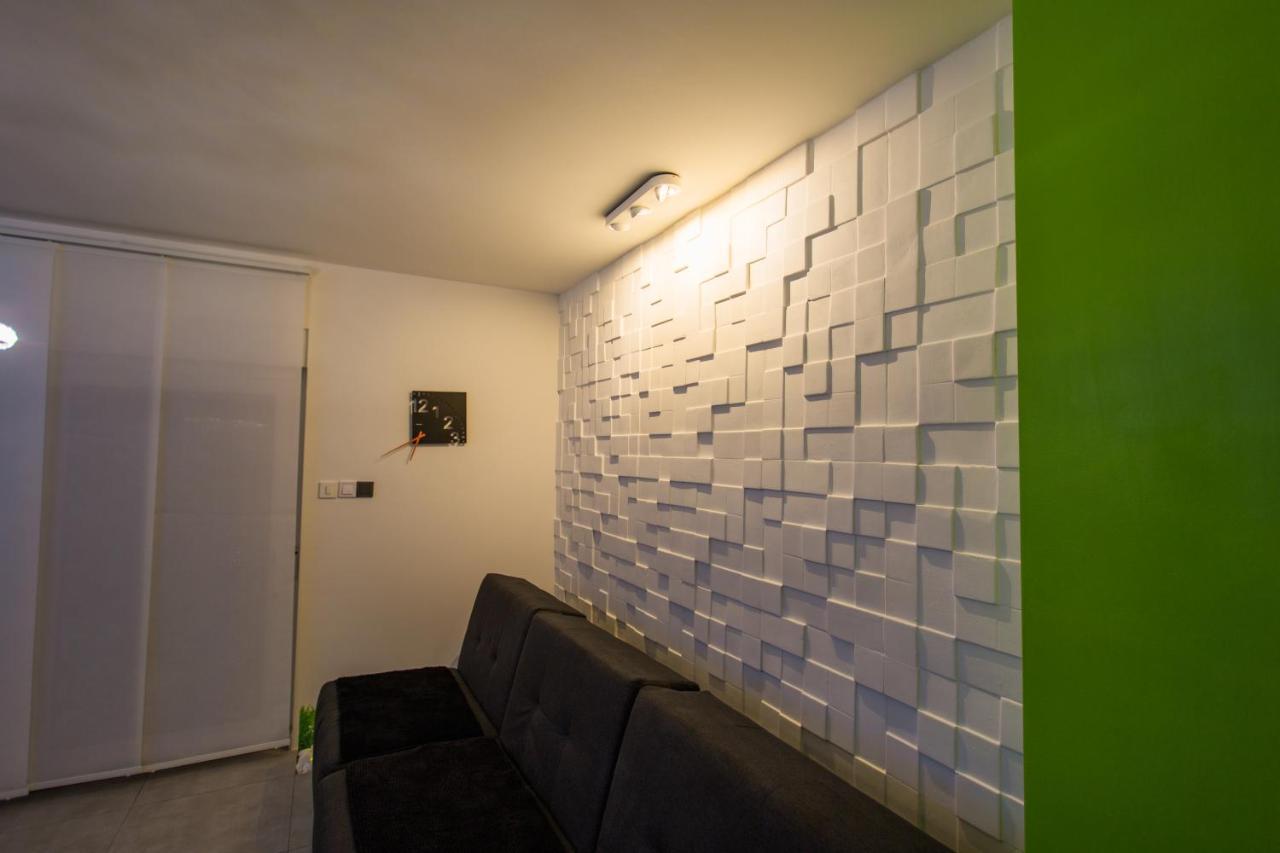 Apartment Plaza ----Wallbox 11Kw 16A ----- Private Spa- Jacuzzi, Infrared Sauna, Luxury Massage Chair, Parking, Entry With Pin 0 - 24H, Free Cancellation 24 Hours Before Check In Slavonski Brod Exterior foto