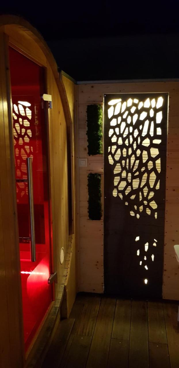 Apartment Plaza ----Wallbox 11Kw 16A ----- Private Spa- Jacuzzi, Infrared Sauna, Luxury Massage Chair, Parking, Entry With Pin 0 - 24H, Free Cancellation 24 Hours Before Check In Slavonski Brod Exterior foto