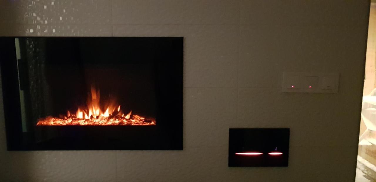Apartment Plaza ----Wallbox 11Kw 16A ----- Private Spa- Jacuzzi, Infrared Sauna, Luxury Massage Chair, Parking, Entry With Pin 0 - 24H, Free Cancellation 24 Hours Before Check In Slavonski Brod Exterior foto