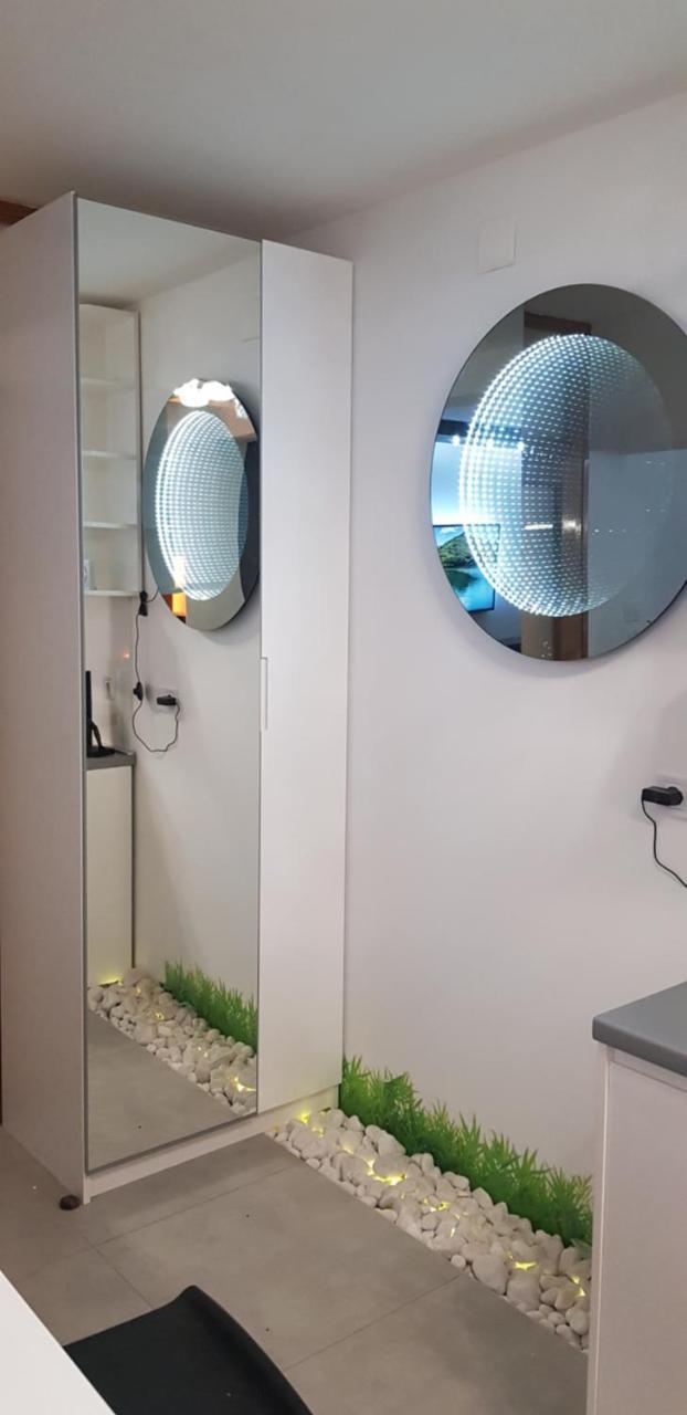 Apartment Plaza ----Wallbox 11Kw 16A ----- Private Spa- Jacuzzi, Infrared Sauna, Luxury Massage Chair, Parking, Entry With Pin 0 - 24H, Free Cancellation 24 Hours Before Check In Slavonski Brod Exterior foto