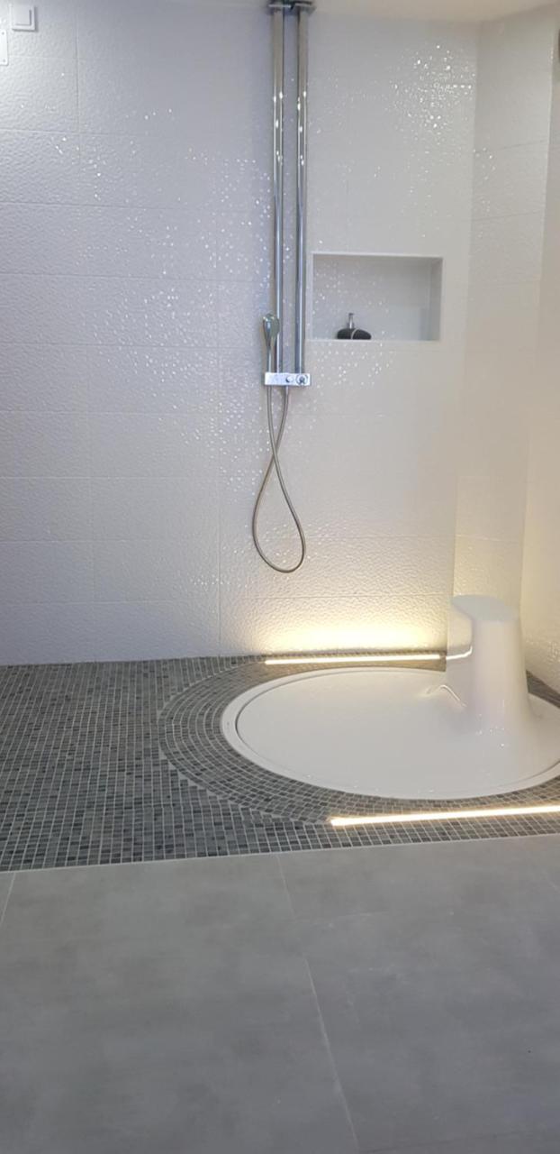 Apartment Plaza ----Wallbox 11Kw 16A ----- Private Spa- Jacuzzi, Infrared Sauna, Luxury Massage Chair, Parking, Entry With Pin 0 - 24H, Free Cancellation 24 Hours Before Check In Slavonski Brod Exterior foto