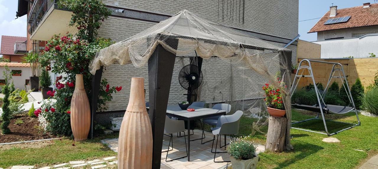 Apartment Plaza ----Wallbox 11Kw 16A ----- Private Spa- Jacuzzi, Infrared Sauna, Luxury Massage Chair, Parking, Entry With Pin 0 - 24H, Free Cancellation 24 Hours Before Check In Slavonski Brod Exterior foto