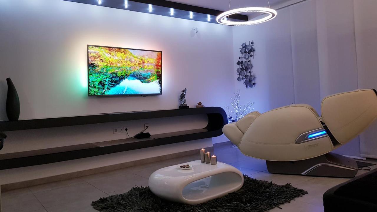 Apartment Plaza ----Wallbox 11Kw 16A ----- Private Spa- Jacuzzi, Infrared Sauna, Luxury Massage Chair, Parking, Entry With Pin 0 - 24H, Free Cancellation 24 Hours Before Check In Slavonski Brod Exterior foto