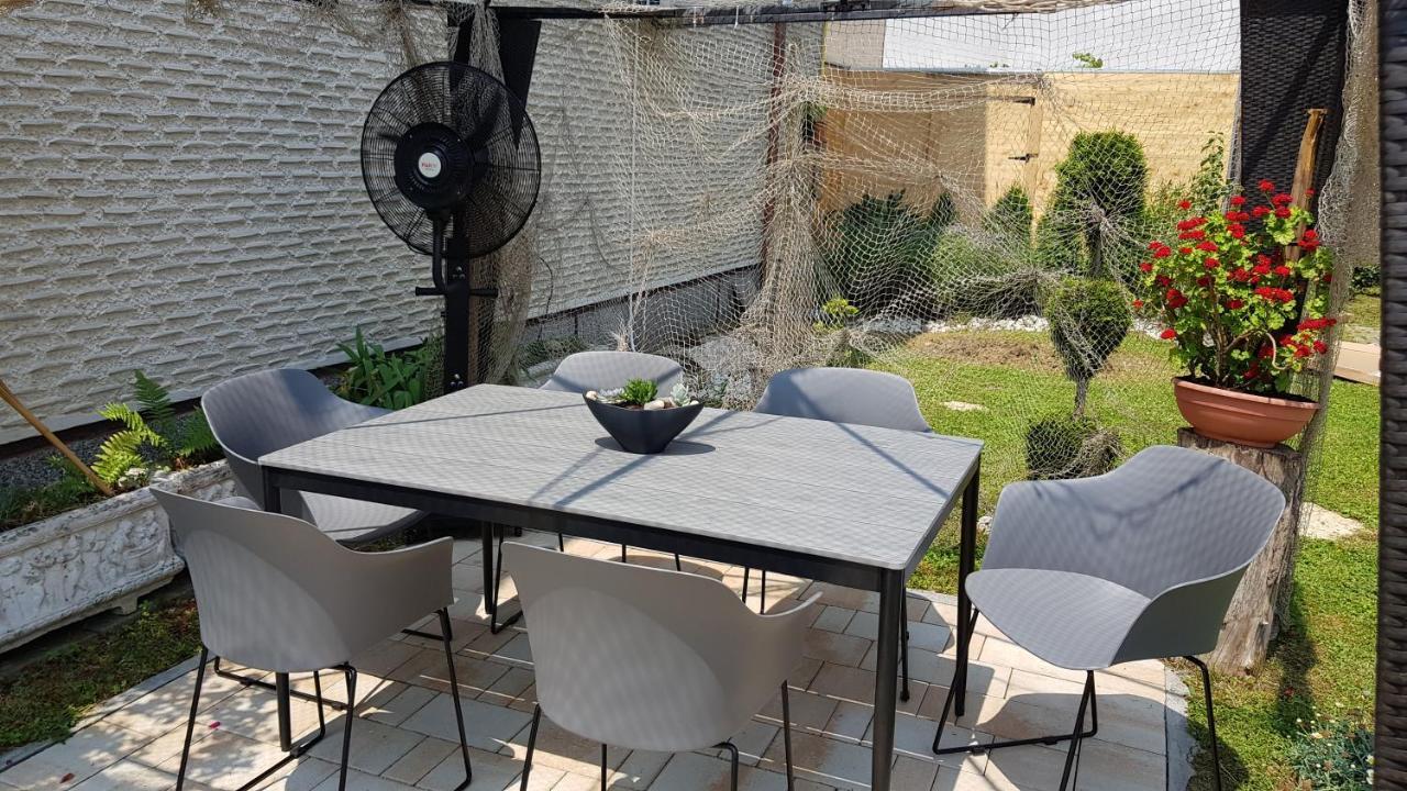 Apartment Plaza ----Wallbox 11Kw 16A ----- Private Spa- Jacuzzi, Infrared Sauna, Luxury Massage Chair, Parking, Entry With Pin 0 - 24H, Free Cancellation 24 Hours Before Check In Slavonski Brod Exterior foto